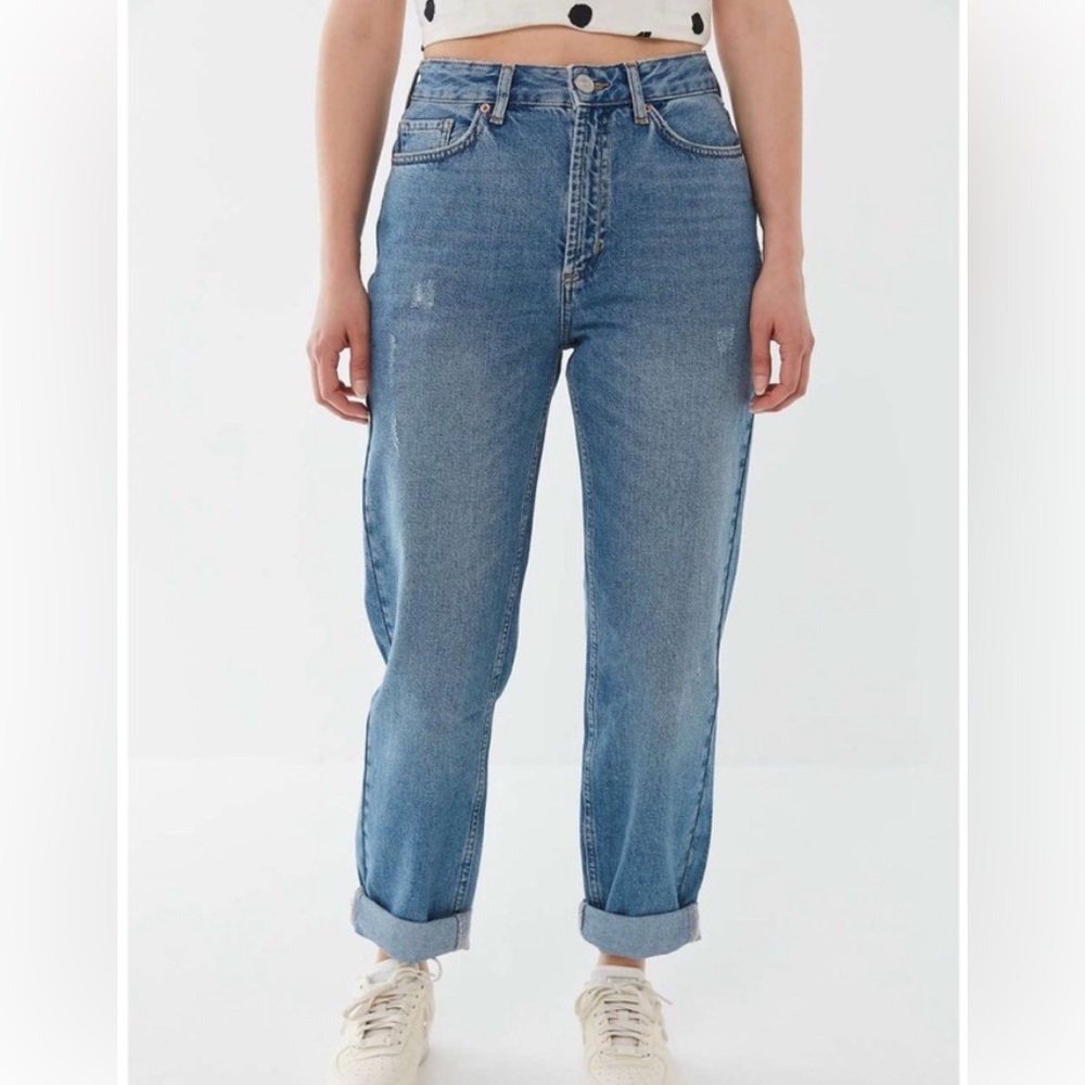 Urban Outfitters BDG Mom High-Rise Denim Jeans in Medium Wash